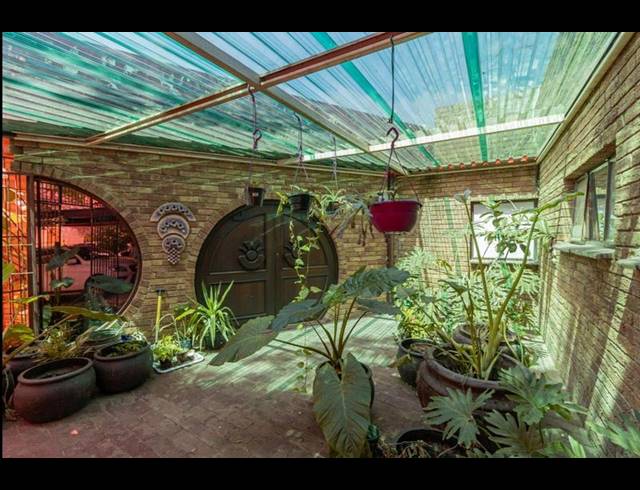 4 BEDROOM HOUSE FOR SALE IN LANGENHOVENPARK